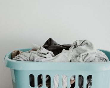 How to use vinegar for washing clothes?