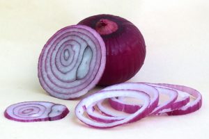 4 easiest ways for peeling onion easily