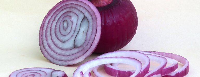 4 easiest ways for peeling onion easily