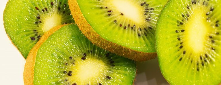 How To Cut A Kiwi: Easy & Quick Trick