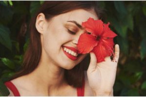 Get Natural Glow With Hibiscus Amla Face Pack