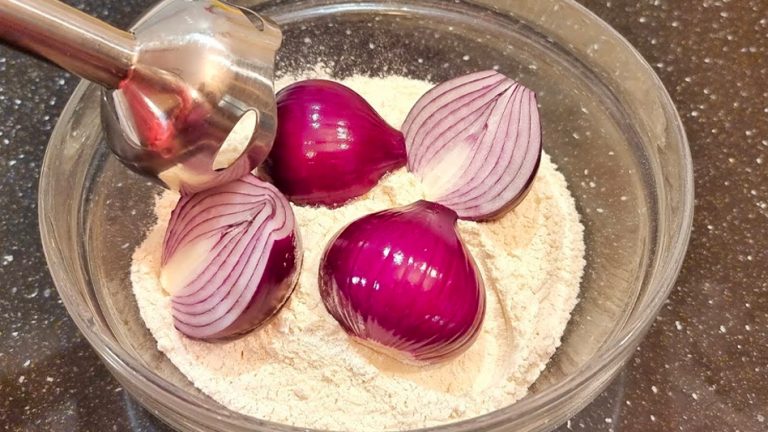Mix the Onions with the flour for a Suprising Result!