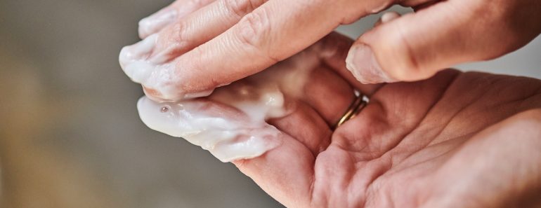 Three ways to remove the odor of garlic from your hand 